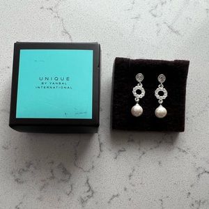 Yanbal earrings. NIB